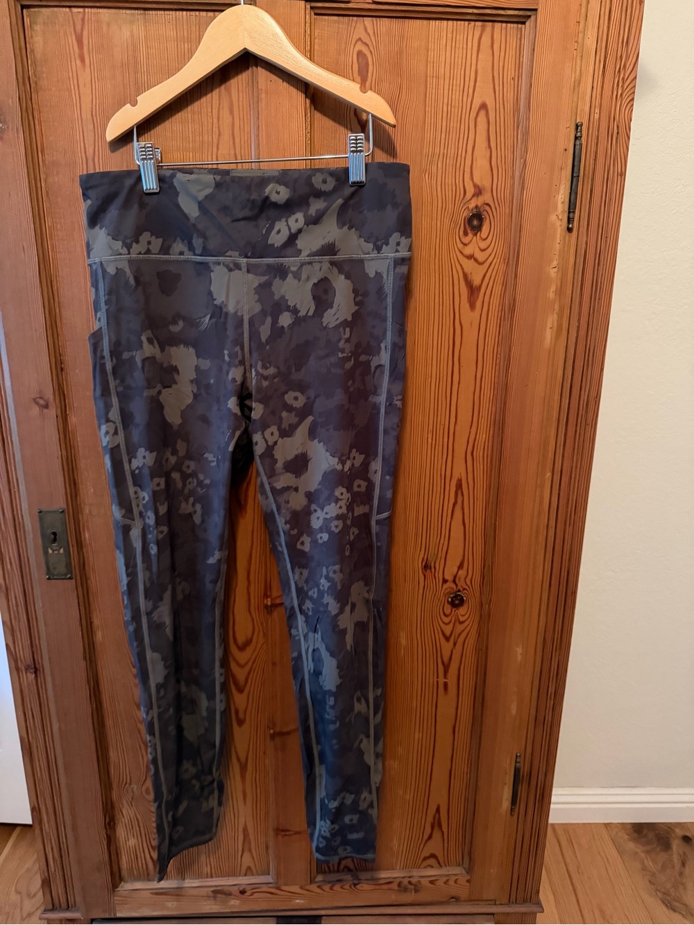 Athleta  Camo Leggings oregano